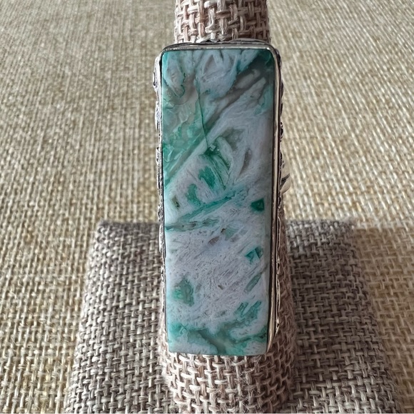 Green Enhanced Agate Ring Size 7.5 - 7.75 - Picture 1 of 3